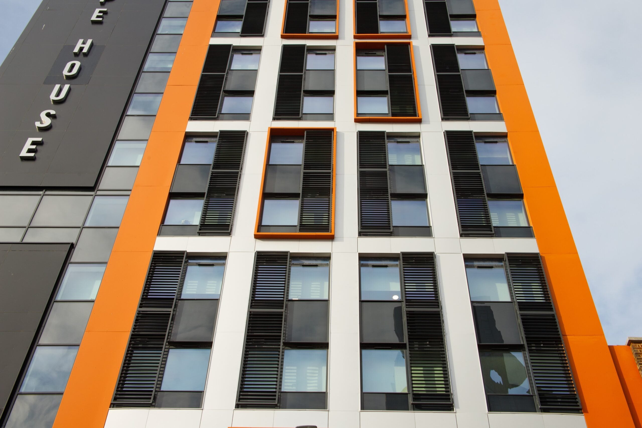 rainscreen vs curtain wall